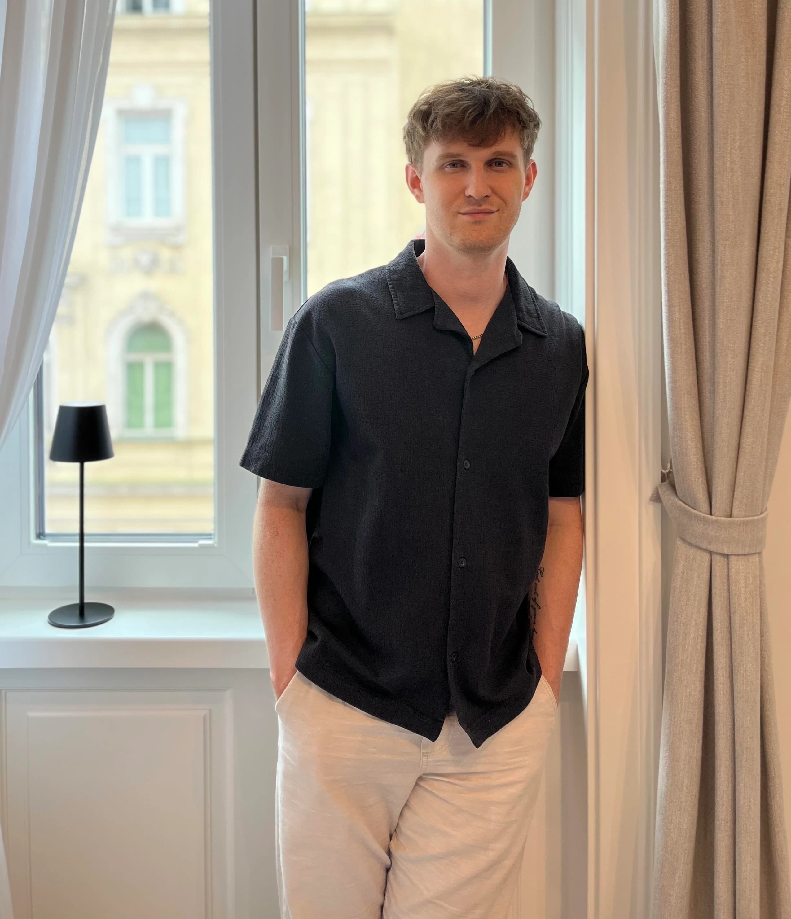 Psychotherapeut Paul Tiefenböck in seiner Praxis in 1050 Wien Margareten